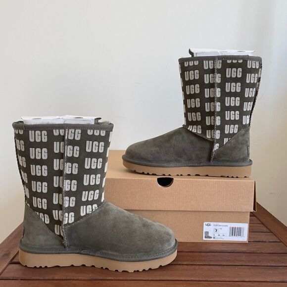 UGG Classic Short II UGG Graphic Boots SLA USA Women Size 7/UK 5/EU 38 - Picture 3 of 13